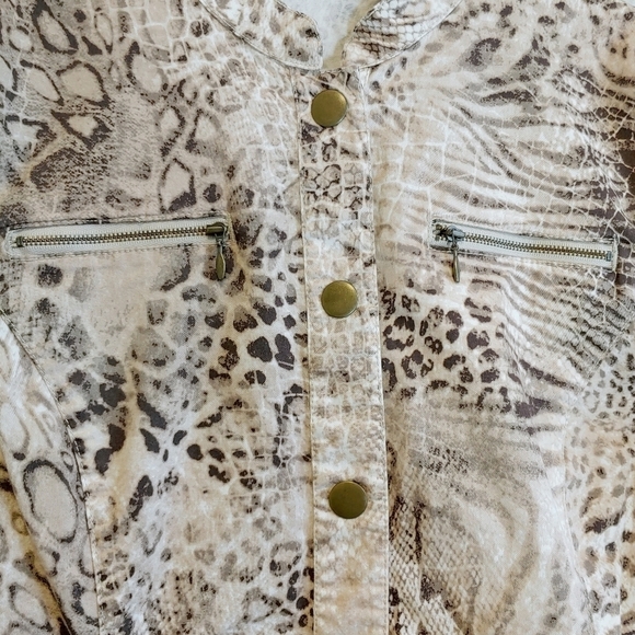 Chico's Reptile Print Mandarin Collar Casual Jacket Sz M - Picture 3 of 7